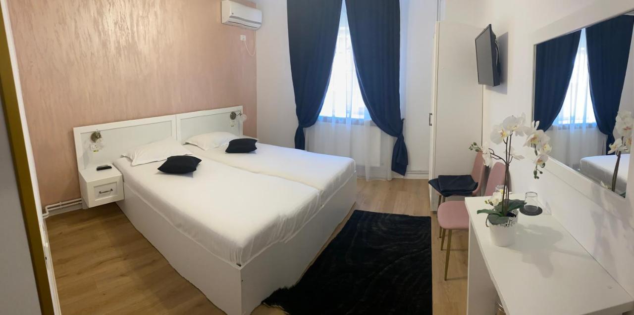 Hotel Casa Cattleya Târgu Jiu Esterno foto