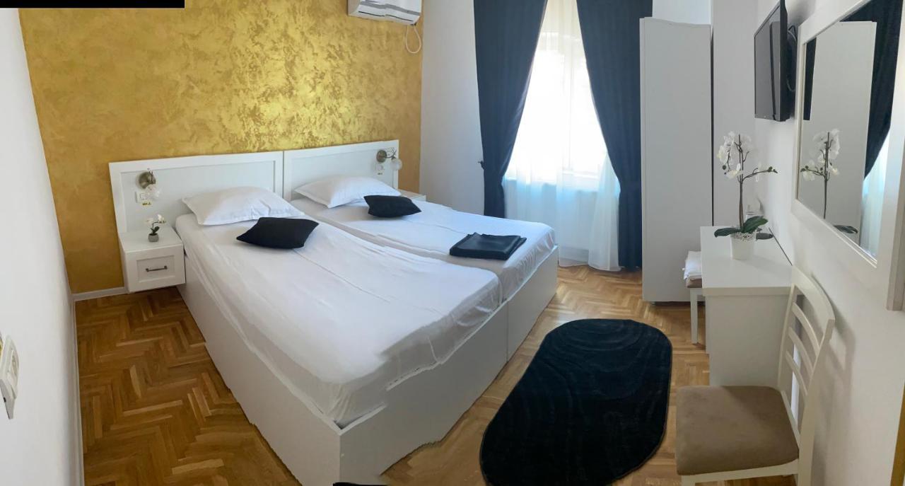 Hotel Casa Cattleya Târgu Jiu Esterno foto