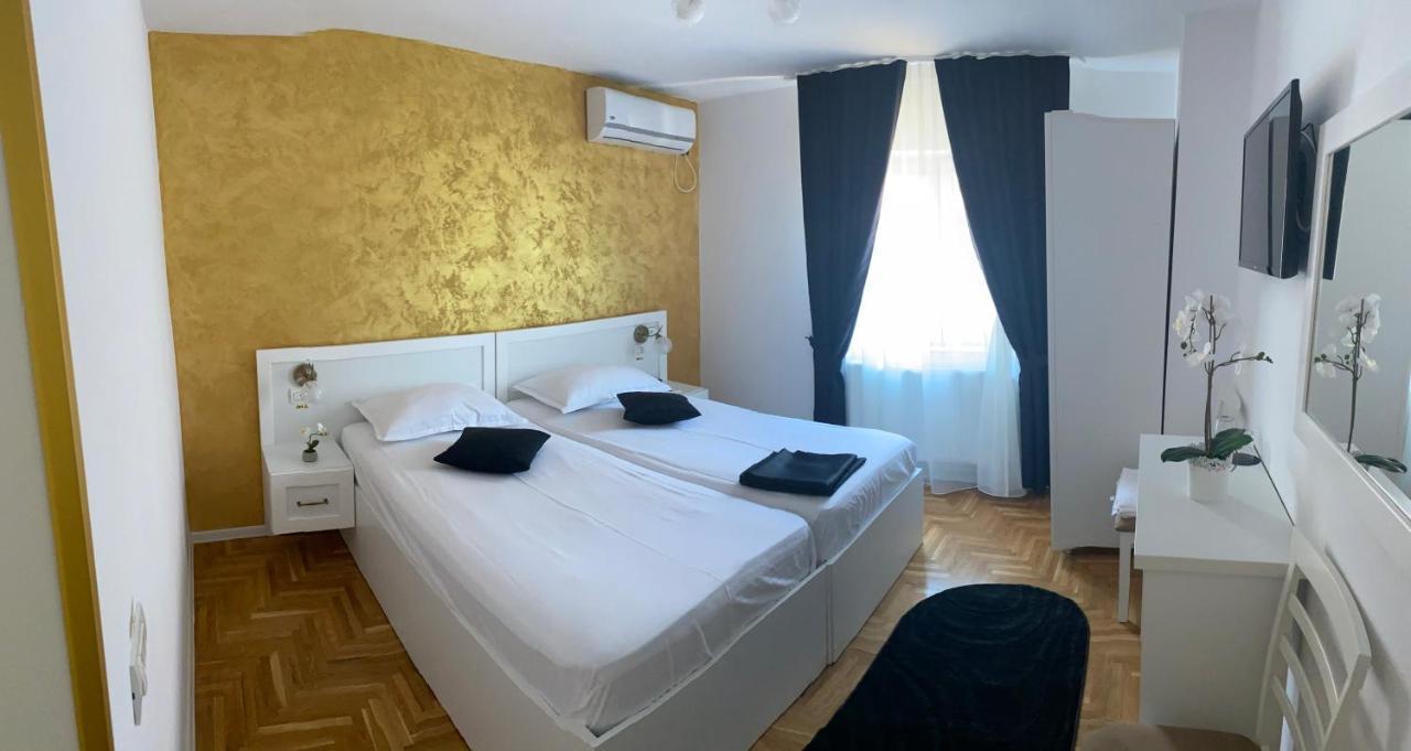 Hotel Casa Cattleya Târgu Jiu Esterno foto