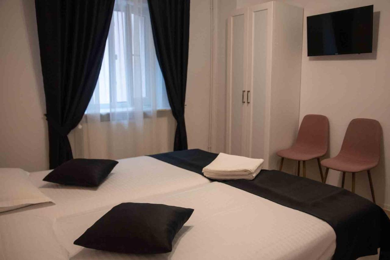 Hotel Casa Cattleya Târgu Jiu Esterno foto