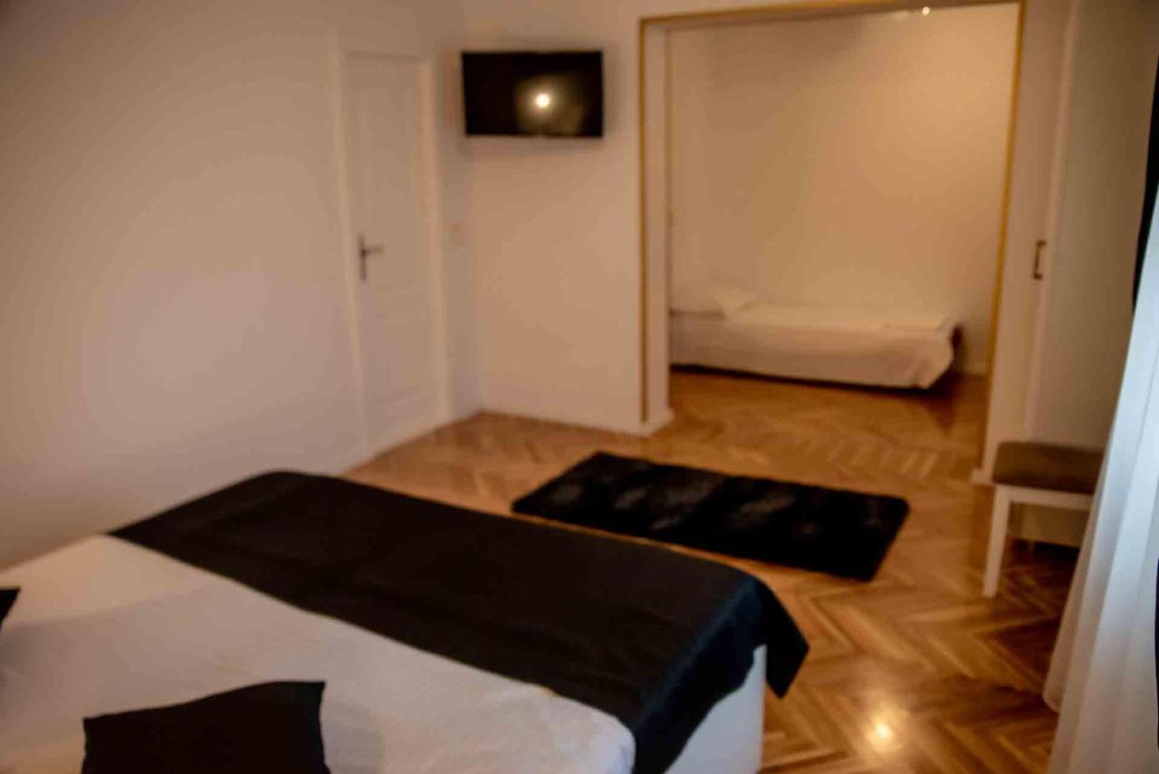 Hotel Casa Cattleya Târgu Jiu Esterno foto