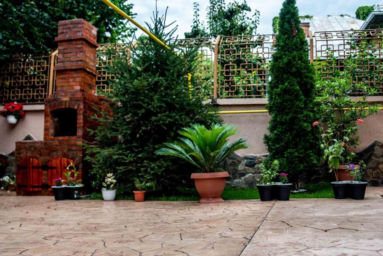 Hotel Casa Cattleya Târgu Jiu Esterno foto