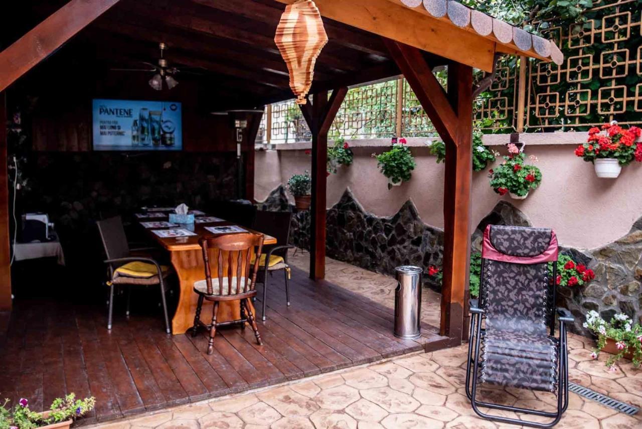 Hotel Casa Cattleya Târgu Jiu Esterno foto